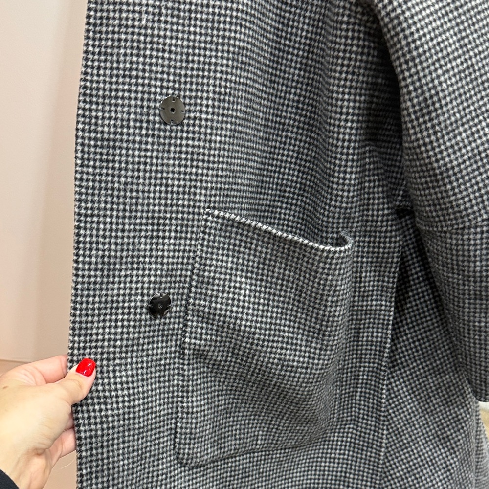 Elegant Black and White Houndstooth Hooded Coat - Picture 7 of 9